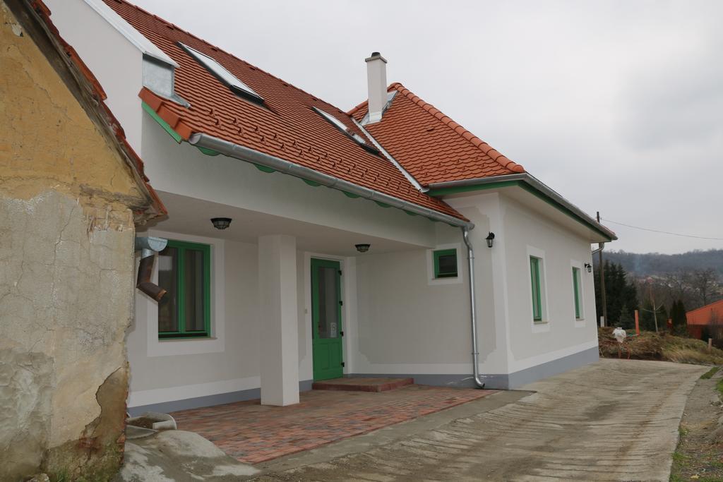 Bed and Breakfast Fogado A Patkolokovacshoz Vendeghaz Szekszárd Exterior foto